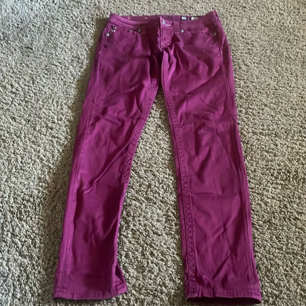 Ladies Skinny Miss Me Rasberry color jeans. Sz 29. Inseam measures approx 31”